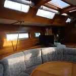 Botel Gloria Sailing