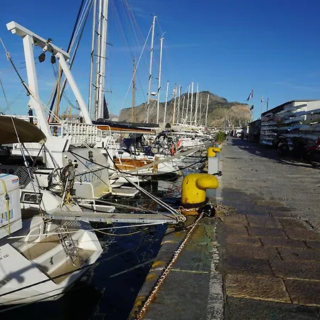 Gloria Sailing Bådhotel *