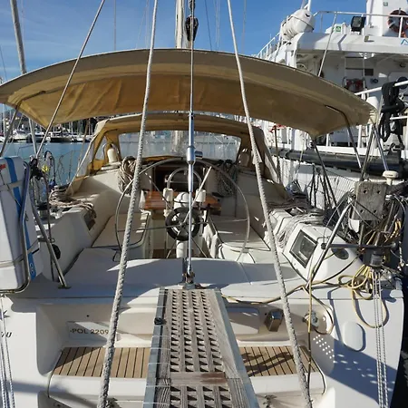 Gloria Sailing *