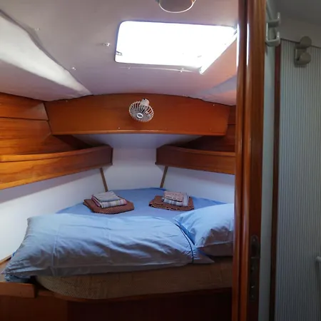 Gloria Sailing Botel Palermo