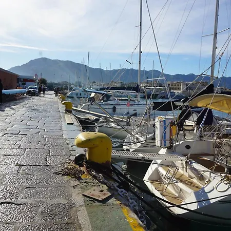 Botel Gloria Sailing