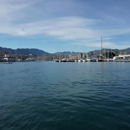 Botel Gloria Sailing