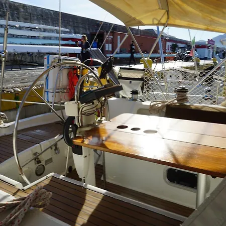 Botel Gloria Sailing *