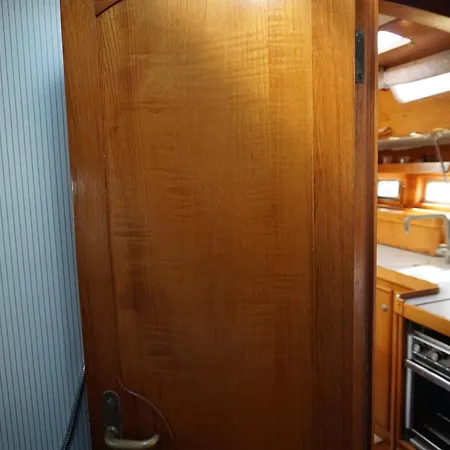 Botel Gloria Sailing *