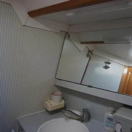 Gloria Sailing Botel *