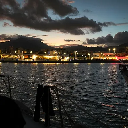 Botel Gloria Sailing *