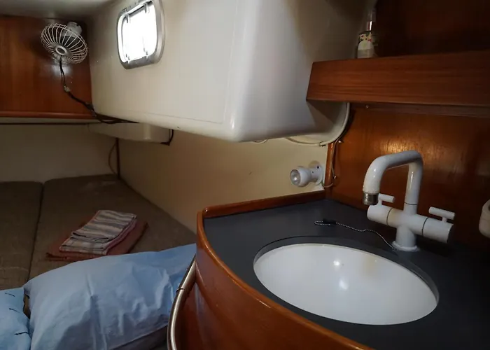 Gloria Sailing Botel