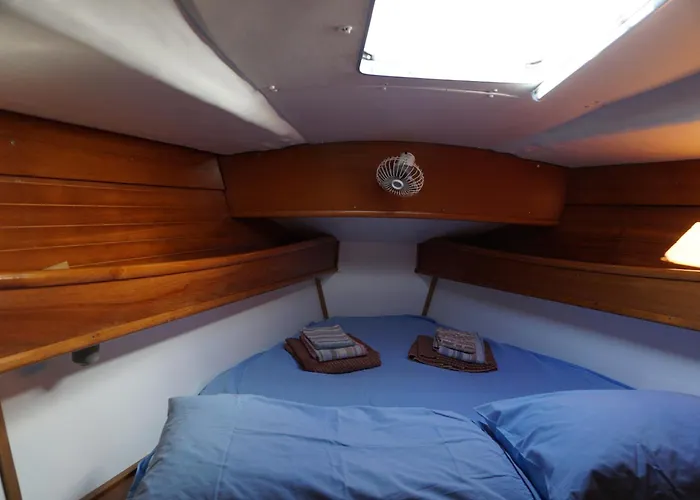 Botel Gloria Sailing *