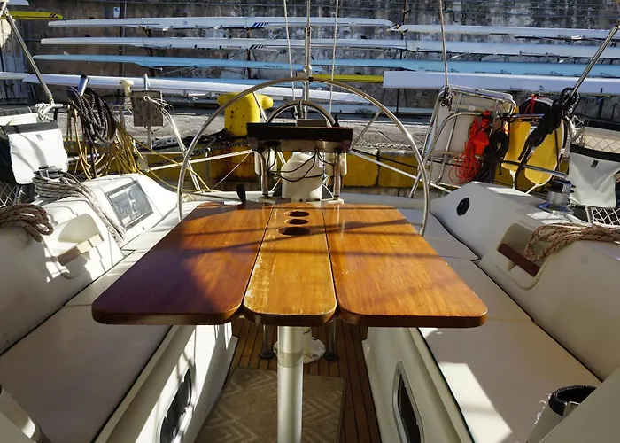 Botel Gloria Sailing *