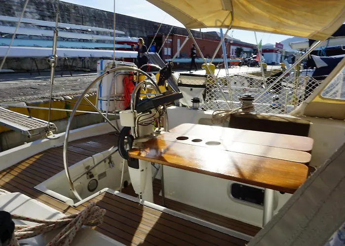 Botel Gloria Sailing *