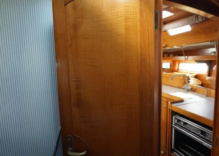 Botel Gloria Sailing *