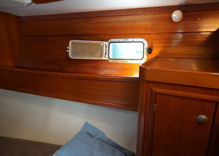 Gloria Sailing Botel *