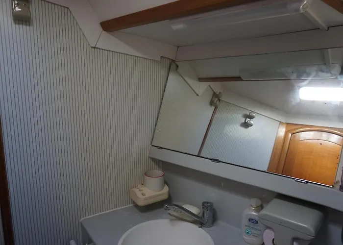 Gloria Sailing Botel *