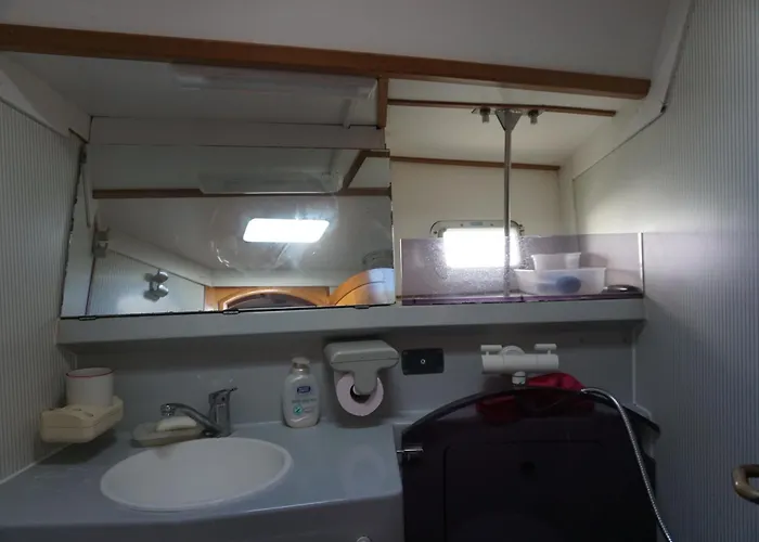 Botel Gloria Sailing *