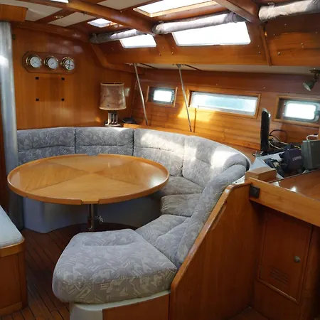 Ботель Gloria Sailing Портичелло